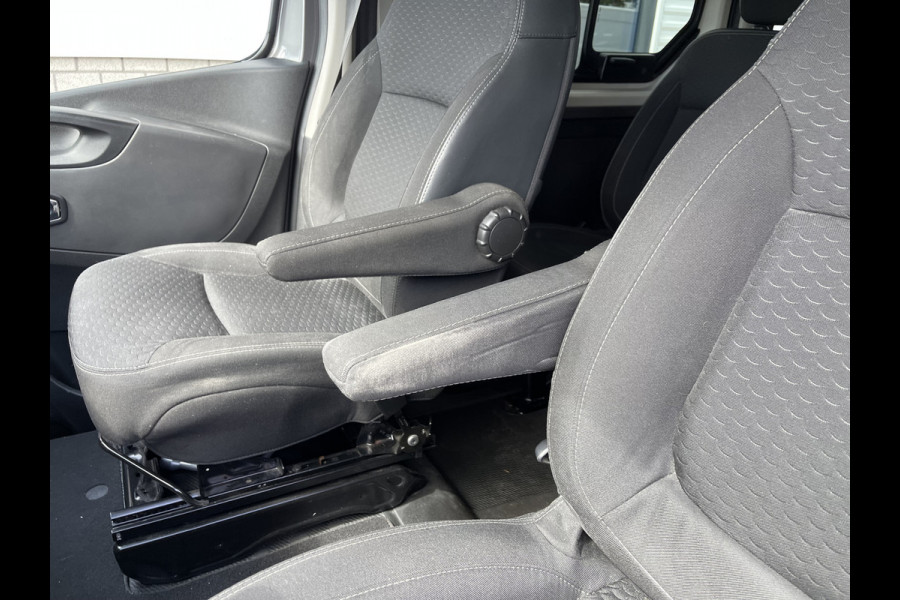 Opel Vivaro Combi 1.6 CDTI 120pk L1H1 Innovation / 8 persoons / vaste prijs rijklaar € 21.950 marge / vrij van btw / euro 6 diesel / airco / cruise / camera / trekhaak / metallic lak / lichtmetalen velgen