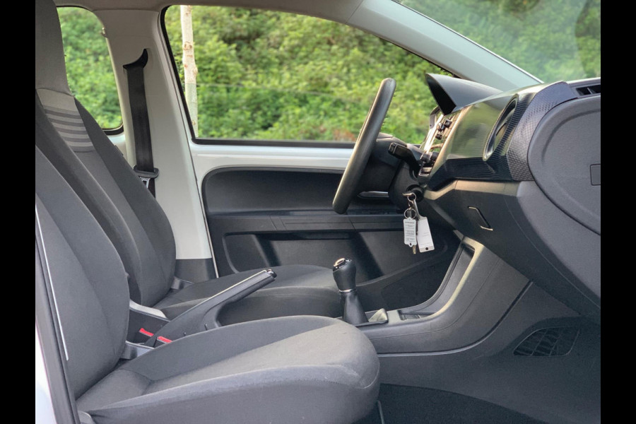 Volkswagen up! 1.0 BMT move up! 5 DEURS AIRCO LUXE 2018 ! ! ! NIEUWE APK !
