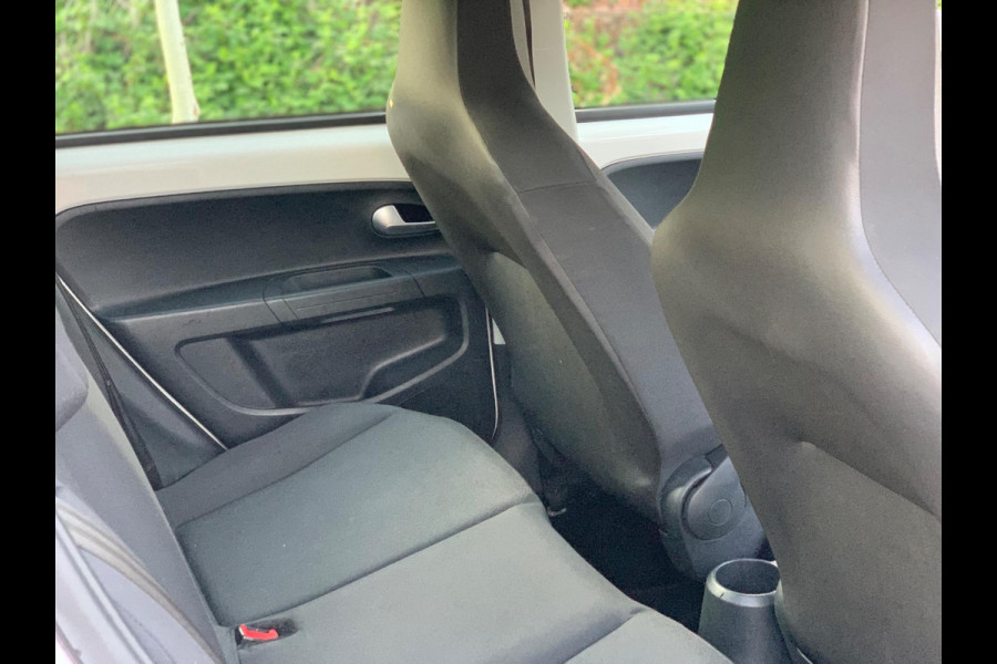 Volkswagen up! 1.0 BMT move up! 5 DEURS AIRCO LUXE 2018 ! ! ! NIEUWE APK !