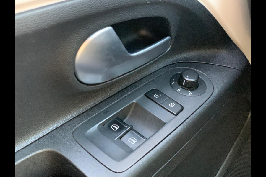 Volkswagen up! 1.0 BMT move up! 5 DEURS AIRCO LUXE 2018 ! ! ! NIEUWE APK !