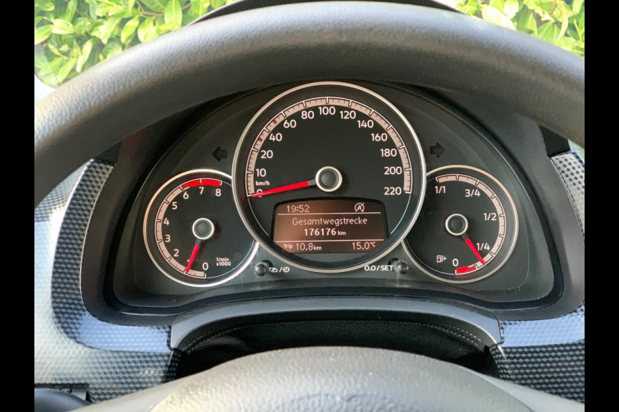 Volkswagen up! 1.0 BMT move up! 5 DEURS AIRCO LUXE 2018 ! ! ! NIEUWE APK !