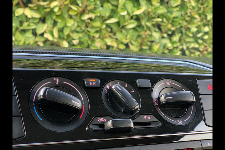 Volkswagen up! 1.0 BMT move up! 5 DEURS AIRCO LUXE 2018 ! ! ! NIEUWE APK !