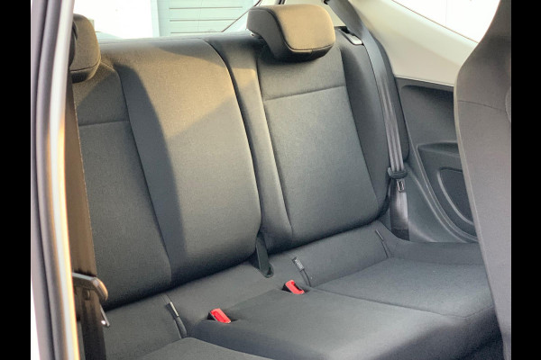 Volkswagen up! 1.0 BMT move up! 5 DEURS AIRCO LUXE 2018 ! ! ! NIEUWE APK !
