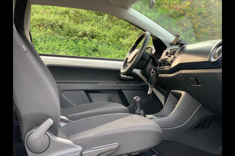 Volkswagen up! 1.0 BMT move up! 5 DEURS AIRCO LUXE 2018 ! ! ! NIEUWE APK !