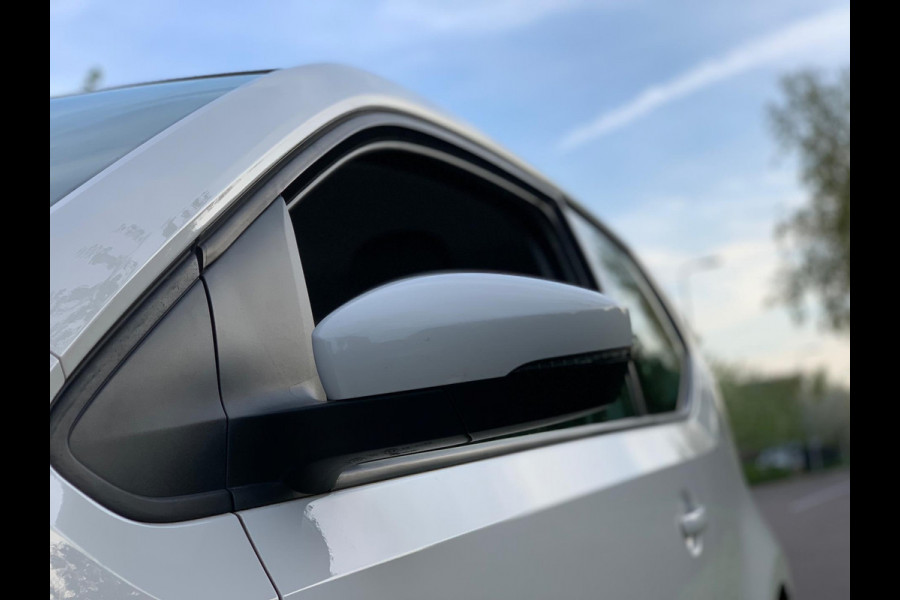Volkswagen up! 1.0 BMT move up! 5 DEURS AIRCO LUXE 2018 ! ! ! NIEUWE APK !