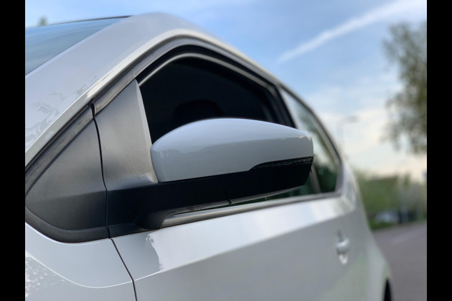 Volkswagen up! 1.0 BMT move up! 5 DEURS AIRCO LUXE 2018 ! ! ! NIEUWE APK !