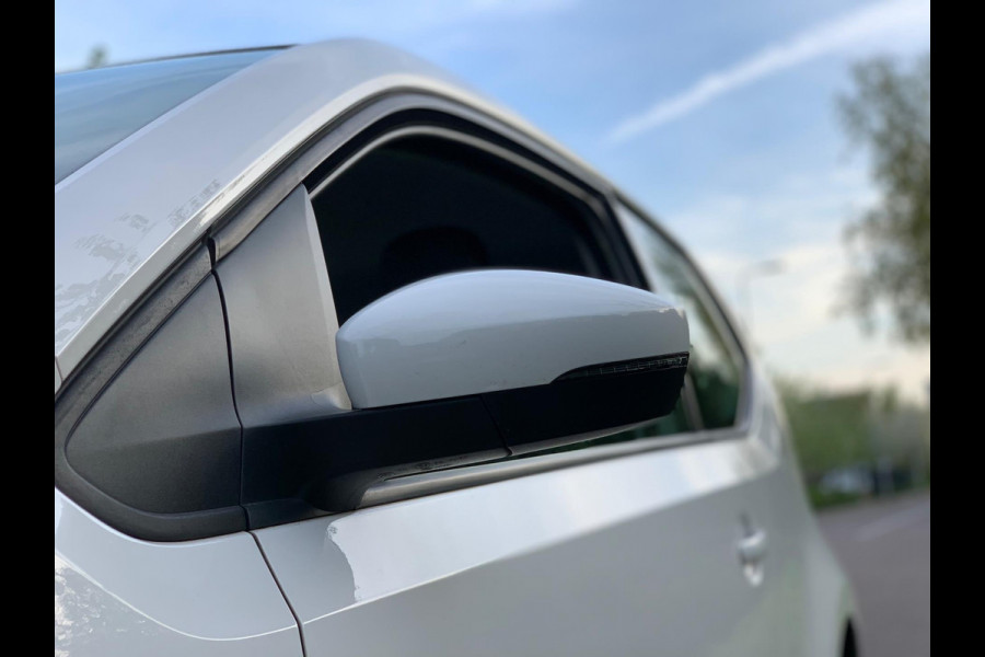Volkswagen up! 1.0 BMT move up! 5 DEURS AIRCO LUXE 2018 ! ! ! NIEUWE APK !