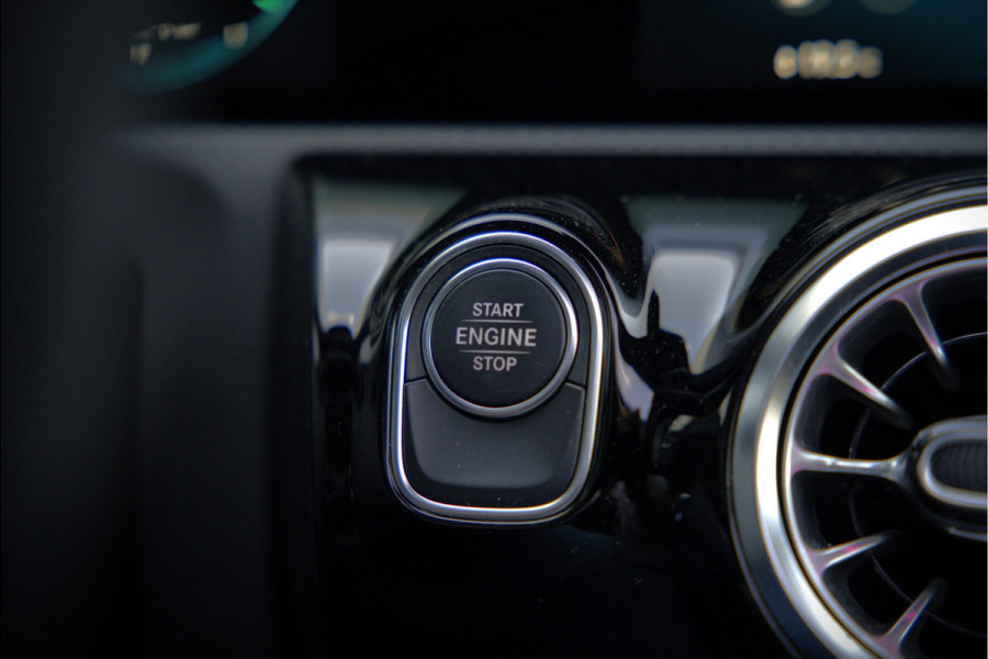 Mercedes-Benz CLA-Klasse Shooting Brake 250 e AMG Line | Panoramadak | Stoelverwarming | Cruise Control | Camera | Apple Carplay | Ambiance Verlichting | Night Pakket | Keyless | Dealer Onderhouden | Dodehoekdetectie