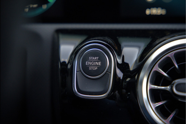 Mercedes-Benz CLA-Klasse Shooting Brake 250 e AMG Line | Panoramadak | Stoelverwarming | Cruise Control | Camera | Apple Carplay | Ambiance Verlichting | Night Pakket | Keyless | Dealer Onderhouden | Dodehoekdetectie