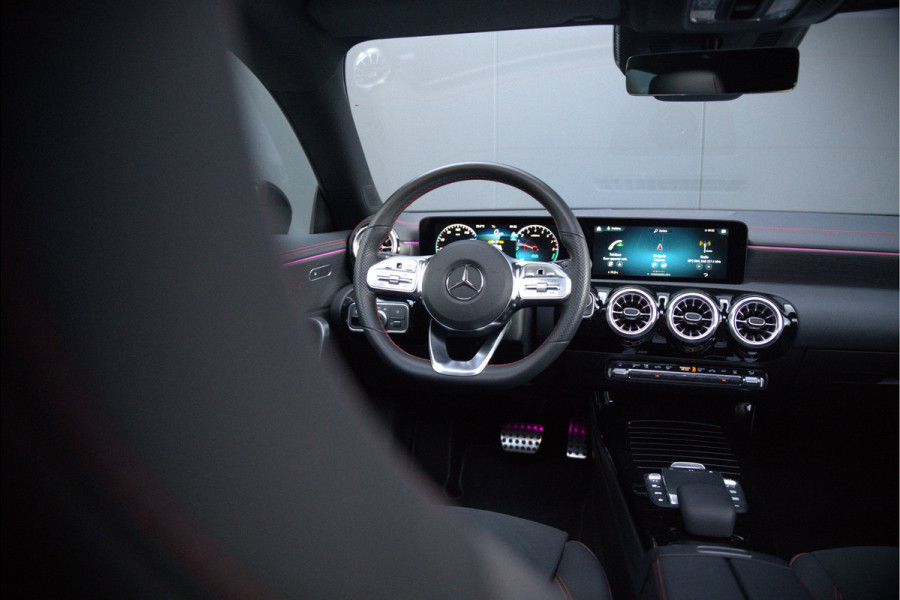 Mercedes-Benz CLA-Klasse Shooting Brake 250 e AMG Line | Panoramadak | Stoelverwarming | Cruise Control | Camera | Apple Carplay | Ambiance Verlichting | Night Pakket | Keyless | Dealer Onderhouden | Dodehoekdetectie