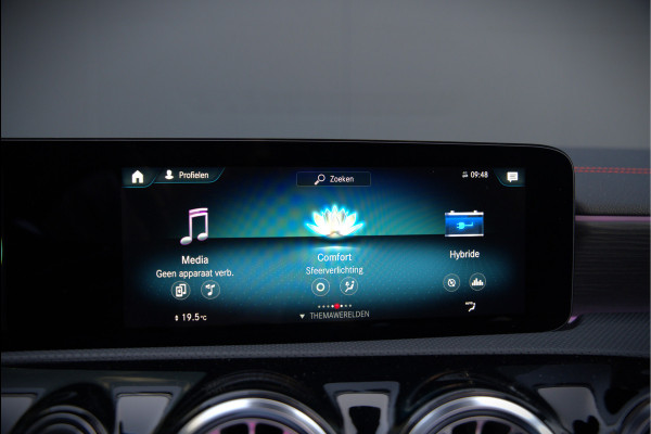 Mercedes-Benz CLA-Klasse Shooting Brake 250 e AMG Line | Panoramadak | Stoelverwarming | Cruise Control | Camera | Apple Carplay | Ambiance Verlichting | Night Pakket | Keyless | Dealer Onderhouden | Dodehoekdetectie