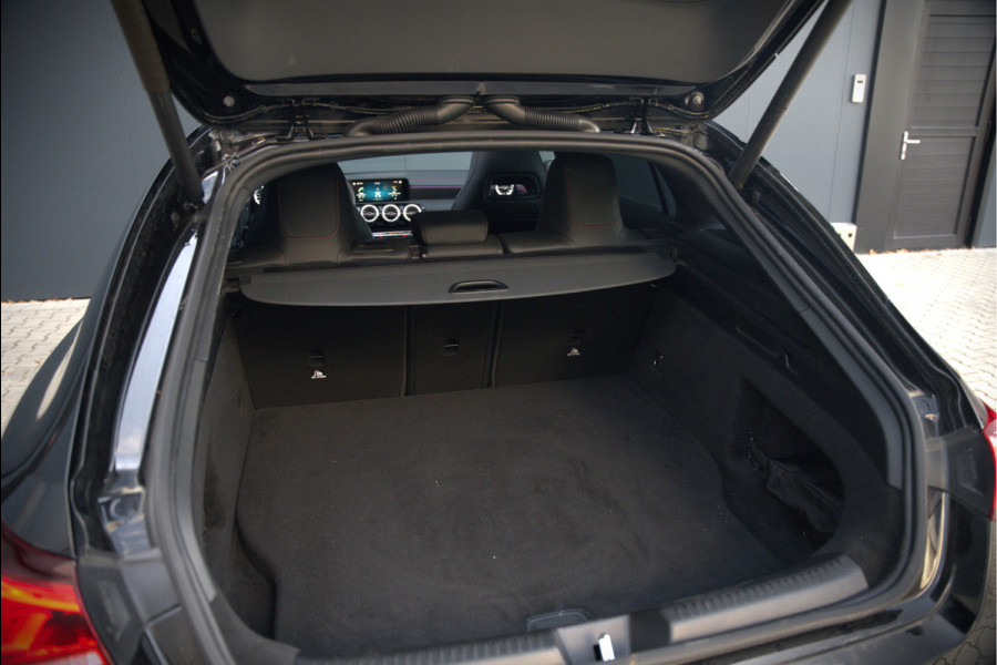 Mercedes-Benz CLA-Klasse Shooting Brake 250 e AMG Line | Panoramadak | Stoelverwarming | Cruise Control | Camera | Apple Carplay | Ambiance Verlichting | Night Pakket | Keyless | Dealer Onderhouden | Dodehoekdetectie
