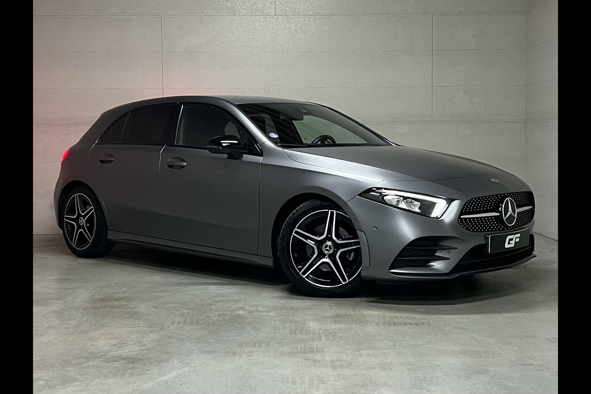 Mercedes-Benz A-Klasse 180 AMG Matgrijs Sfeerverlichting Carplay Mercedes-Benz A-Klasse 180 AMG Matgrijs Sfeerverlichting Carplay