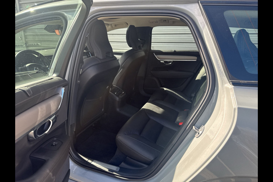 Volvo V90 2.0 T6 Plug-in hybrid AWD Ultra Dark / Head-Up / Schuif/kanteldak / Trekhaak / Blis / 360 Camera /