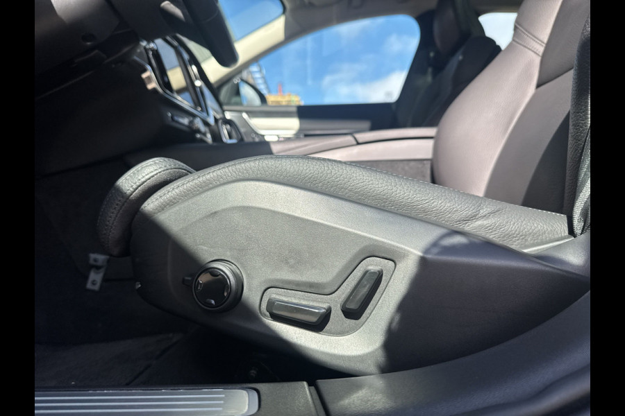 Volvo V90 2.0 T6 Plug-in hybrid AWD Ultra Dark / Head-Up / Schuif/kanteldak / Trekhaak / Blis / 360 Camera /