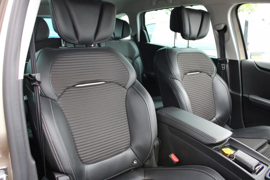Renault Grand Scénic 1.3 TCe Bose Automaat | BOSE | 5 Pers | Trekhaak | AGR-Stoelen | Climate Control | Cruise Control |