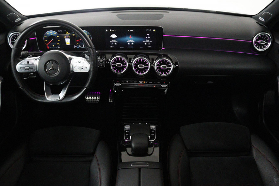 Mercedes-Benz A-Klasse 200 Business Solution AMG (PANORAMADAK, SFEERVERLICHTING, PARKEERSENSOREN, STOELVERWARMING, GOED ONDERHOUD)