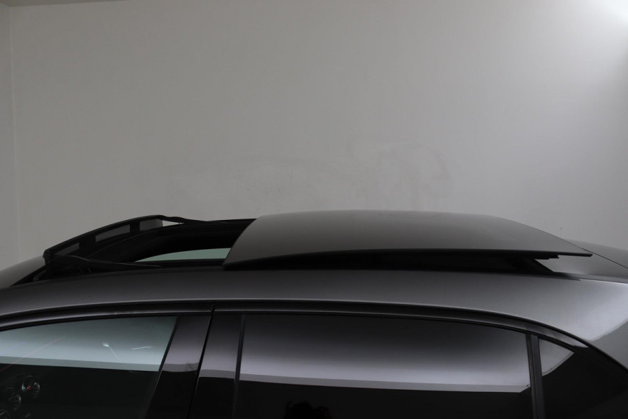 Mercedes-Benz A-Klasse 200 Business Solution AMG (PANORAMADAK, SFEERVERLICHTING, PARKEERSENSOREN, STOELVERWARMING, GOED ONDERHOUD)