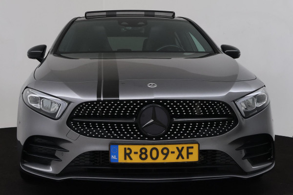 Mercedes-Benz A-Klasse 200 Business Solution AMG (PANORAMADAK, SFEERVERLICHTING, PARKEERSENSOREN, STOELVERWARMING, GOED ONDERHOUD)