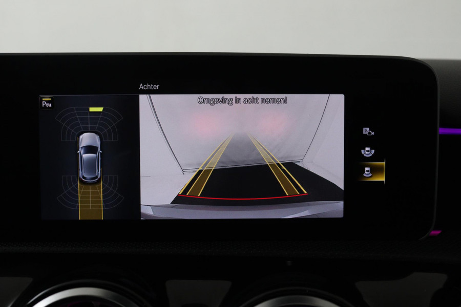 Mercedes-Benz A-Klasse 200 Business Solution AMG (PANORAMADAK, SFEERVERLICHTING, PARKEERSENSOREN, STOELVERWARMING, GOED ONDERHOUD)