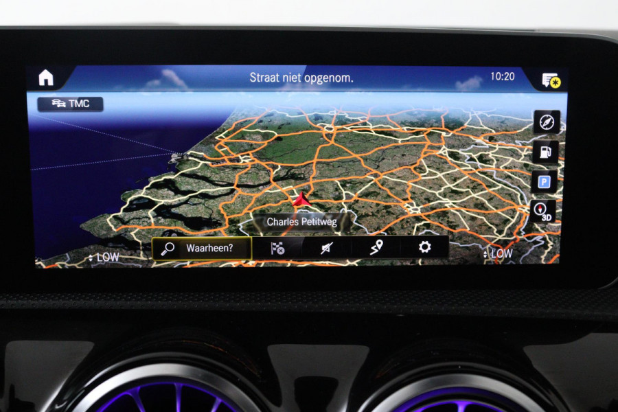 Mercedes-Benz A-Klasse 200 Business Solution AMG (PANORAMADAK, SFEERVERLICHTING, PARKEERSENSOREN, STOELVERWARMING, GOED ONDERHOUD)