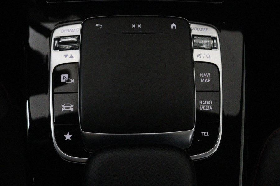 Mercedes-Benz A-Klasse 200 Business Solution AMG (PANORAMADAK, SFEERVERLICHTING, PARKEERSENSOREN, STOELVERWARMING, GOED ONDERHOUD)