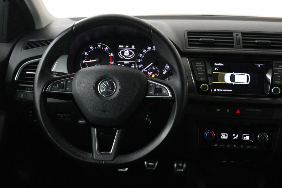 Škoda Fabia 1.2 TSI Style (PARKEERSENSOREN, CARPLAY, CRUISE CONTROL, NAVIGATIE, NL-AUTO)