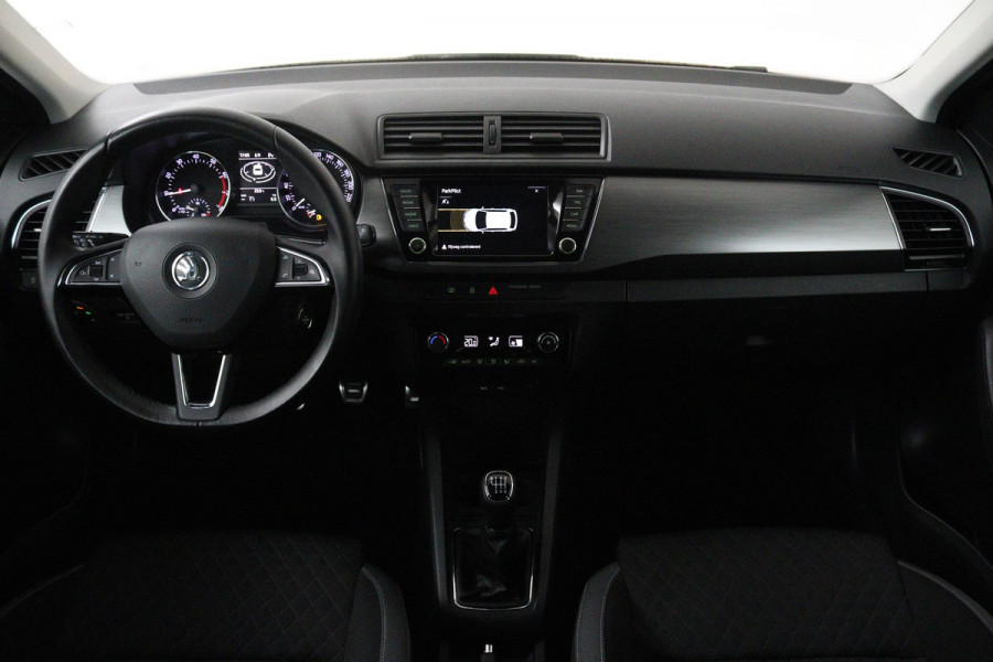 Škoda Fabia 1.2 TSI Style (PARKEERSENSOREN, CARPLAY, CRUISE CONTROL, NAVIGATIE, NL-AUTO)