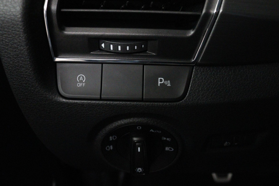 Škoda Fabia 1.2 TSI Style (PARKEERSENSOREN, CARPLAY, CRUISE CONTROL, NAVIGATIE, NL-AUTO)