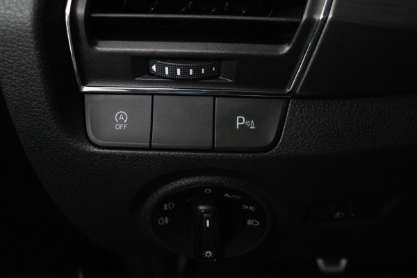 Škoda Fabia 1.2 TSI Style (PARKEERSENSOREN, CARPLAY, CRUISE CONTROL, NAVIGATIE, NL-AUTO)