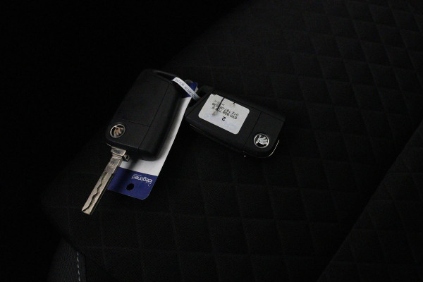 Škoda Fabia 1.2 TSI Style (PARKEERSENSOREN, CARPLAY, CRUISE CONTROL, NAVIGATIE, NL-AUTO)