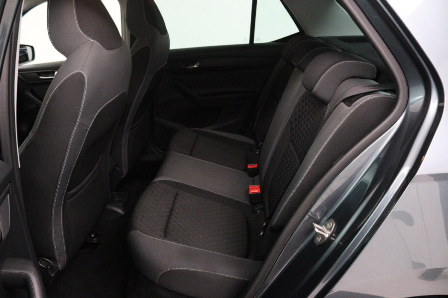 Škoda Fabia 1.2 TSI Style (PARKEERSENSOREN, CARPLAY, CRUISE CONTROL, NAVIGATIE, NL-AUTO)