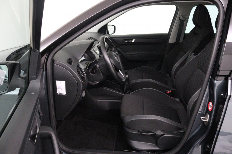 Škoda Fabia 1.2 TSI Style (PARKEERSENSOREN, CARPLAY, CRUISE CONTROL, NAVIGATIE, NL-AUTO)