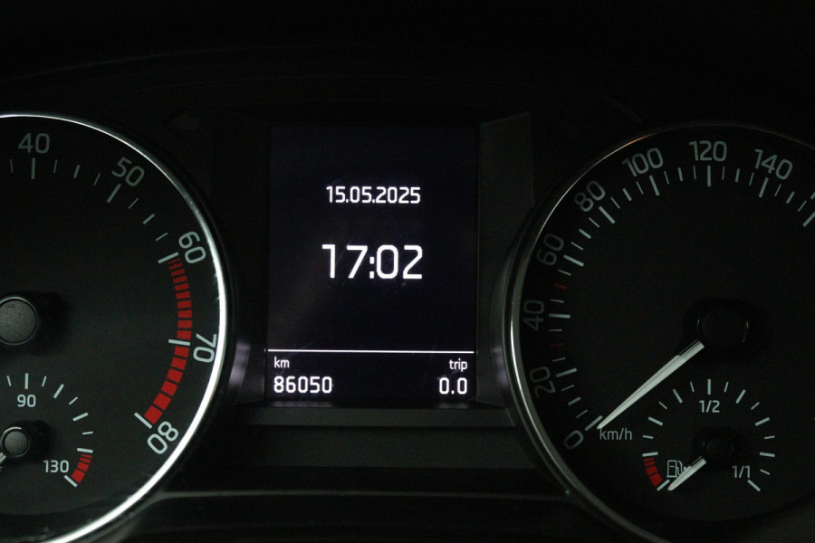 Škoda Fabia 1.2 TSI Style (PARKEERSENSOREN, CARPLAY, CRUISE CONTROL, NAVIGATIE, NL-AUTO)