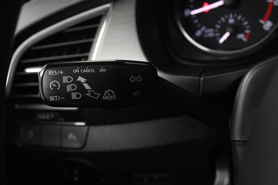 Škoda Fabia 1.2 TSI Style (PARKEERSENSOREN, CARPLAY, CRUISE CONTROL, NAVIGATIE, NL-AUTO)