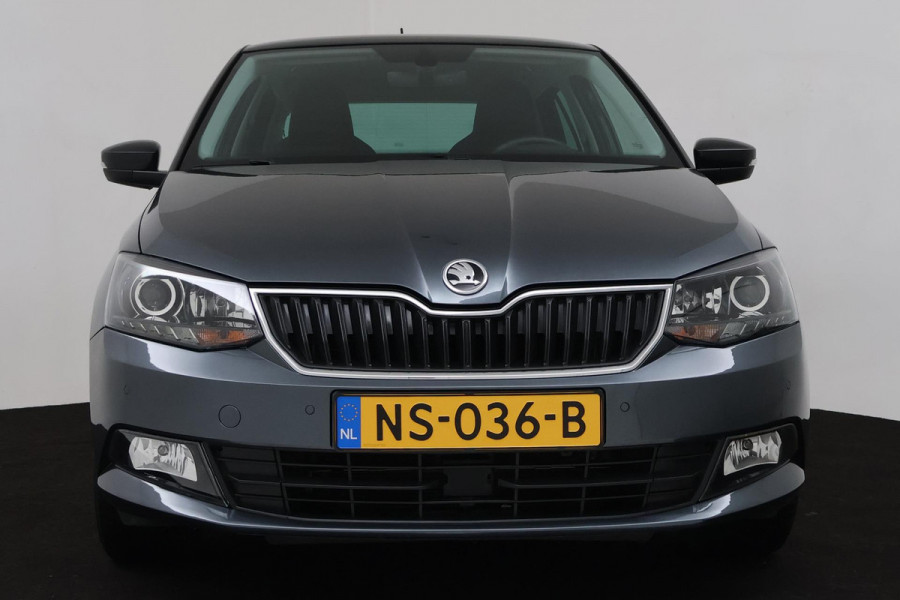 Škoda Fabia 1.2 TSI Style (PARKEERSENSOREN, CARPLAY, CRUISE CONTROL, NAVIGATIE, NL-AUTO)