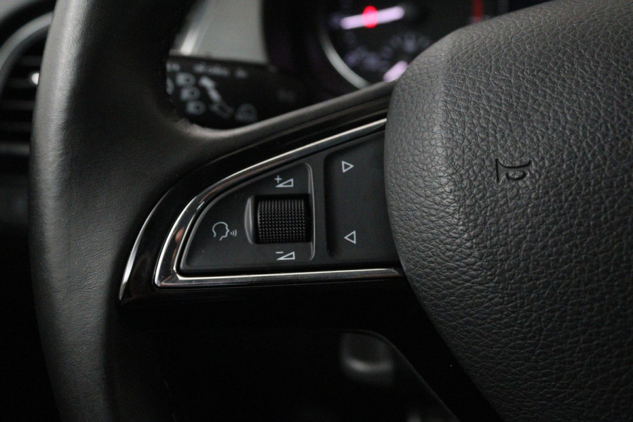 Škoda Fabia 1.2 TSI Style (PARKEERSENSOREN, CARPLAY, CRUISE CONTROL, NAVIGATIE, NL-AUTO)