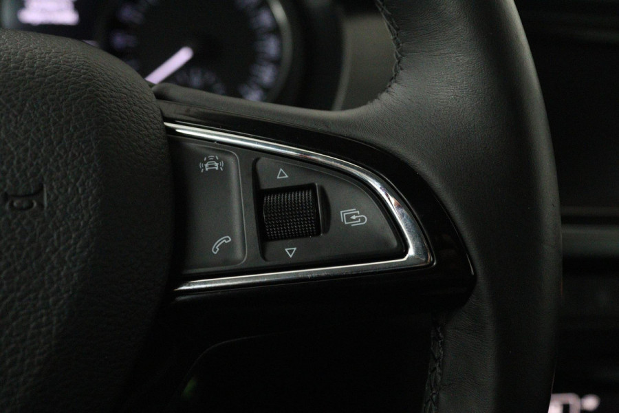 Škoda Fabia 1.2 TSI Style (PARKEERSENSOREN, CARPLAY, CRUISE CONTROL, NAVIGATIE, NL-AUTO)