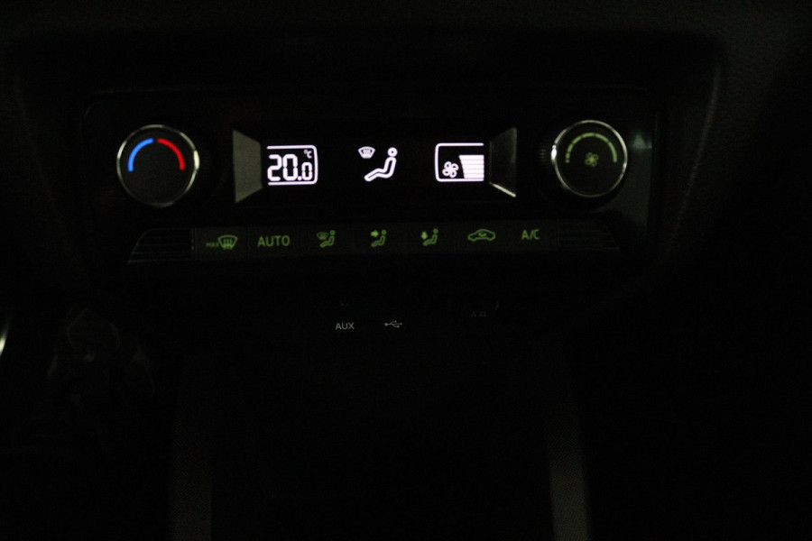 Škoda Fabia 1.2 TSI Style (PARKEERSENSOREN, CARPLAY, CRUISE CONTROL, NAVIGATIE, NL-AUTO)