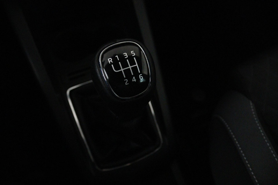 Škoda Fabia 1.2 TSI Style (PARKEERSENSOREN, CARPLAY, CRUISE CONTROL, NAVIGATIE, NL-AUTO)