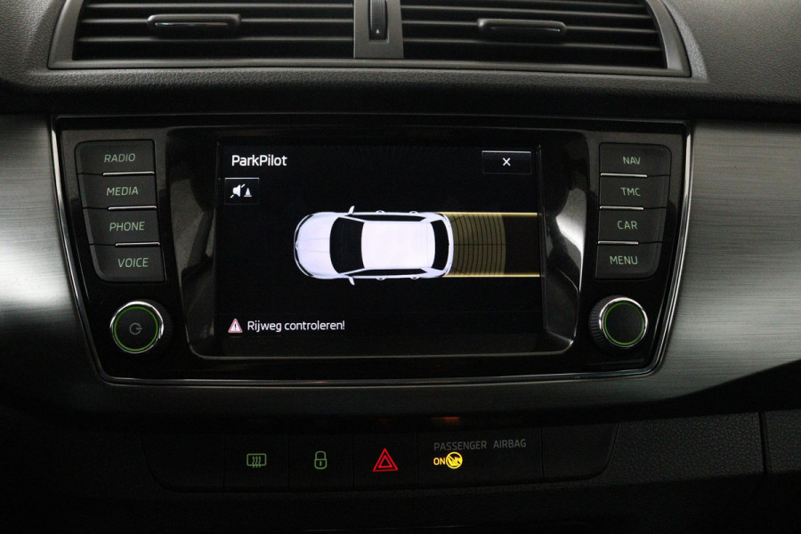 Škoda Fabia 1.2 TSI Style (PARKEERSENSOREN, CARPLAY, CRUISE CONTROL, NAVIGATIE, NL-AUTO)
