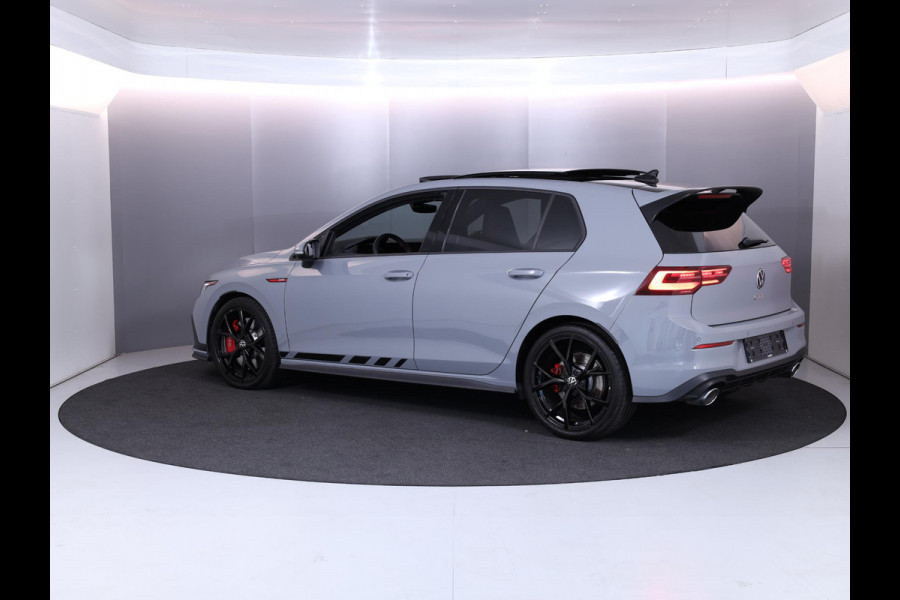 Volkswagen Golf 2.0 TSI GTI Clubsport 300 pk Automaat (DSG) | Navigatie | Panoramadak | Parkeersensoren | Matrix LED koplampen | Stoelverwarming | Lichtmetalen velgen 19" |