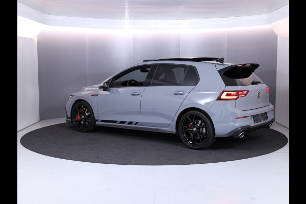 Volkswagen Golf 2.0 TSI GTI Clubsport 300 pk Automaat (DSG) | Navigatie | Panoramadak | Parkeersensoren | Matrix LED koplampen | Stoelverwarming | Lichtmetalen velgen 19" |
