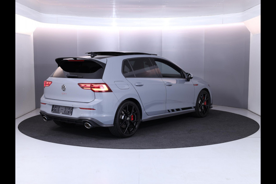 Volkswagen Golf 2.0 TSI GTI Clubsport 300 pk Automaat (DSG) | Navigatie | Panoramadak | Parkeersensoren | Matrix LED koplampen | Stoelverwarming | Lichtmetalen velgen 19" |