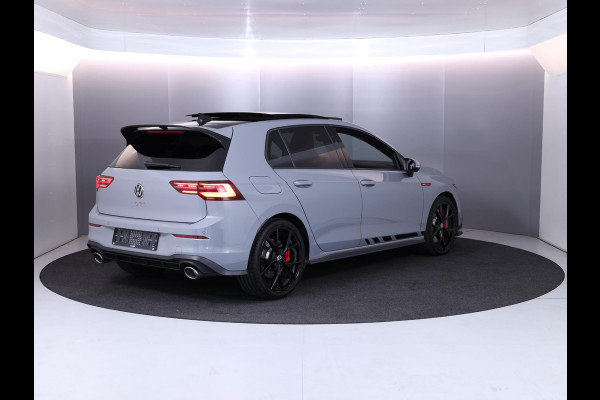 Volkswagen Golf 2.0 TSI GTI Clubsport 300 pk Automaat (DSG) | Navigatie | Panoramadak | Parkeersensoren | Matrix LED koplampen | Stoelverwarming | Lichtmetalen velgen 19" |