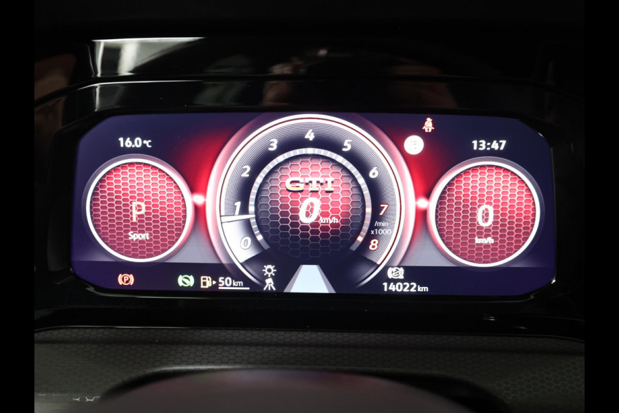 Volkswagen Golf 2.0 TSI GTI Clubsport 300 pk Automaat (DSG) | Navigatie | Panoramadak | Parkeersensoren | Matrix LED koplampen | Stoelverwarming | Lichtmetalen velgen 19" |