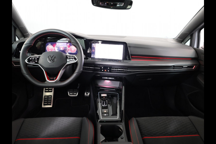Volkswagen Golf 2.0 TSI GTI Clubsport 300 pk Automaat (DSG) | Navigatie | Panoramadak | Parkeersensoren | Matrix LED koplampen | Stoelverwarming | Lichtmetalen velgen 19" |