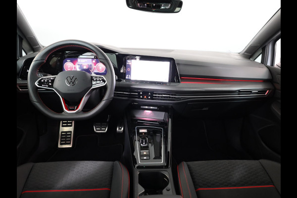 Volkswagen Golf 2.0 TSI GTI Clubsport 300 pk Automaat (DSG) | Navigatie | Panoramadak | Parkeersensoren | Matrix LED koplampen | Stoelverwarming | Lichtmetalen velgen 19" |