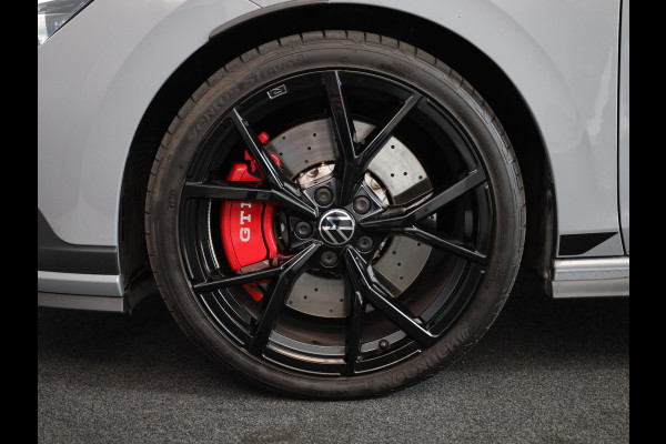 Volkswagen Golf 2.0 TSI GTI Clubsport 300 pk Automaat (DSG) | Navigatie | Panoramadak | Parkeersensoren | Matrix LED koplampen | Stoelverwarming | Lichtmetalen velgen 19" |