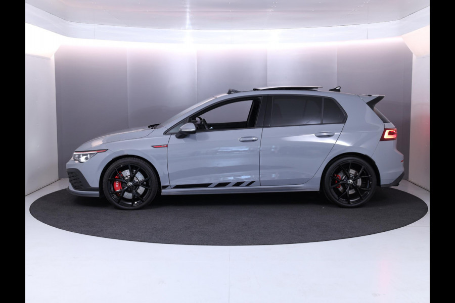 Volkswagen Golf 2.0 TSI GTI Clubsport 300 pk Automaat (DSG) | Navigatie | Panoramadak | Parkeersensoren | Matrix LED koplampen | Stoelverwarming | Lichtmetalen velgen 19" |
